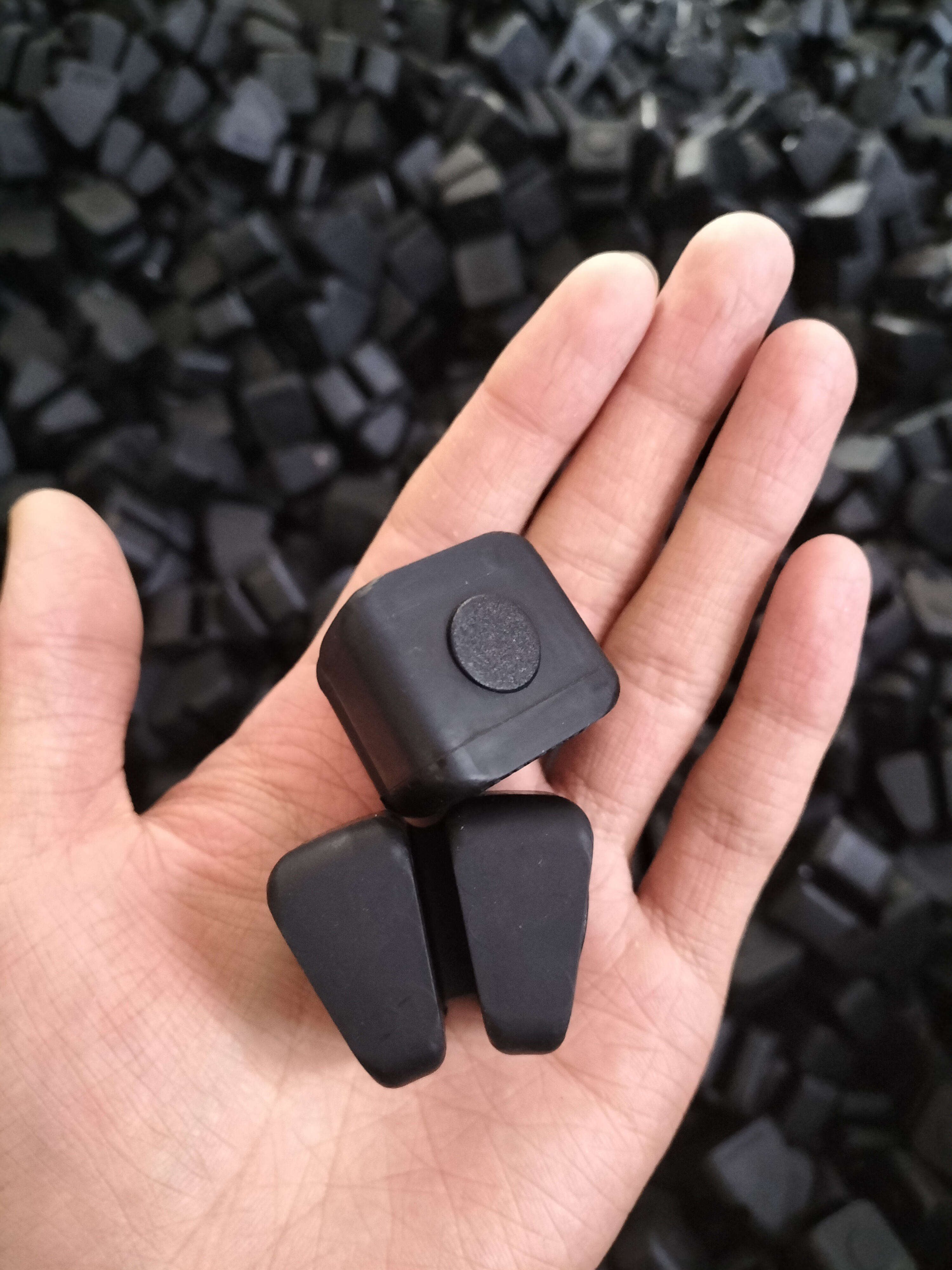 Can customize NBR rubber miscellaneous rubber products of any model and size, motorcycle shock absorber elastic block